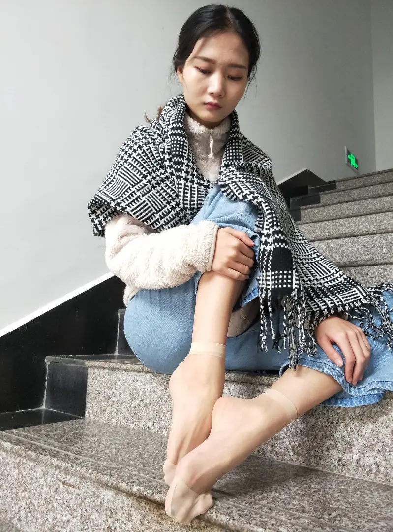 学妹校园寝室丝短袜美脚 写真合集（持续更新） - 图片 2