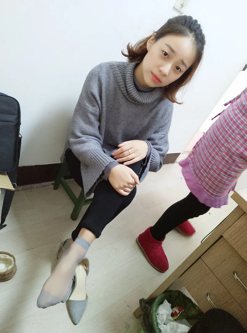 学妹校园寝室丝短袜美脚 写真合集（持续更新） - 图片 3